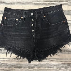 Black Levi’s shorts size 30